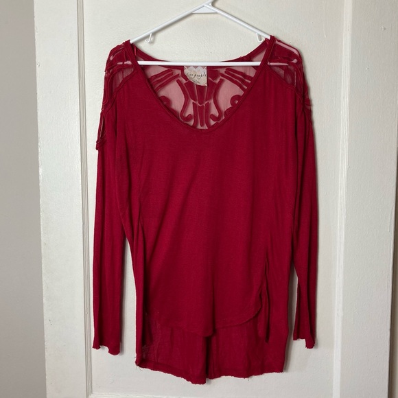 Free people gatsby red sheer lace shoulder long sleeve top M - Picture 3 of 12